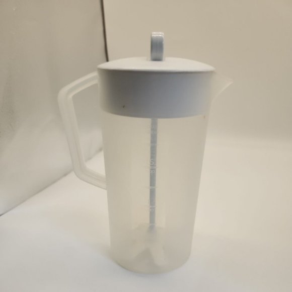 Rubbermaid Kitchen Rubbermaid 2 Quart Mixing Stirring Pitcher 36d White Lid Poshmark